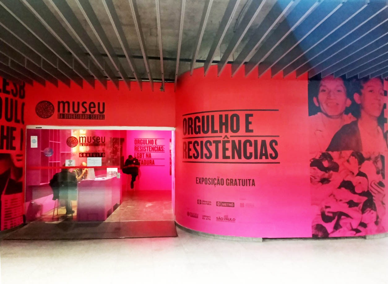 Entrada do museu dentro da estação do metrô República. Foto: Simone Scifoni, 2022.